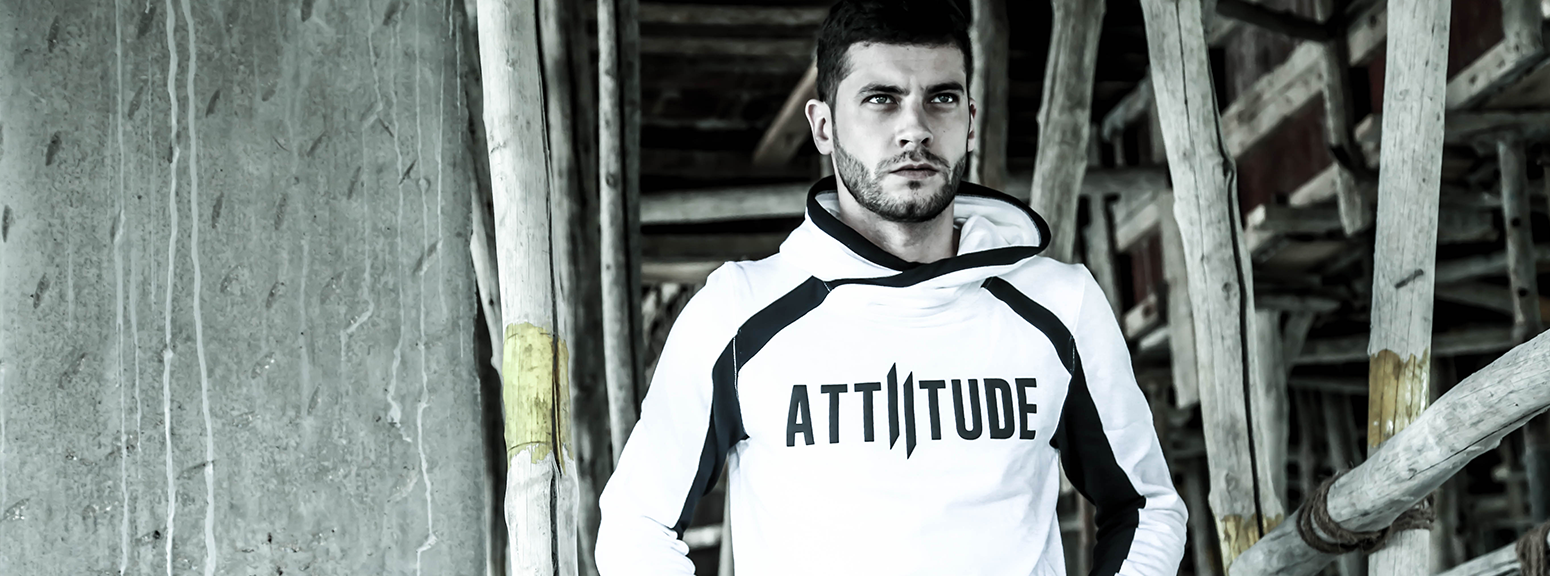 THE MUST-HAVE ATTIITUDE OVERLAP STYLE HOODIE